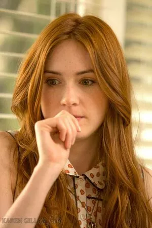 Karen Gillan / karengillan nude photo #0435