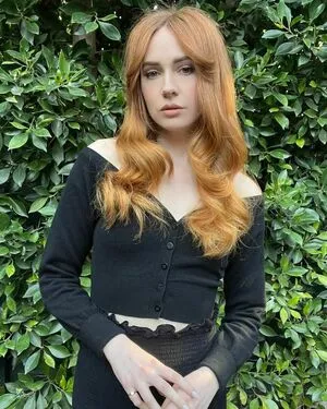 Karen Gillan / karengillan nude photo #0523