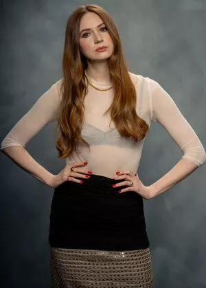 Karen Gillan / karengillan nude photo #0537