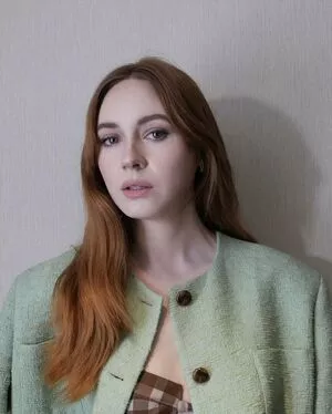 Karen Gillan / karengillan nude photo #0569