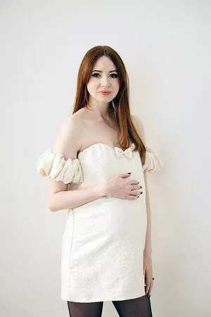 Karen Gillan / karengillan nude photo #0607