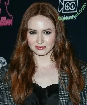 Karen Gillan / karengillan nude photo #0668