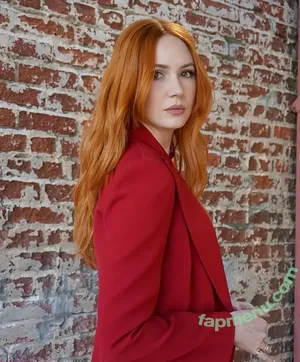 Karen Gillan / karengillan nude photo #0735