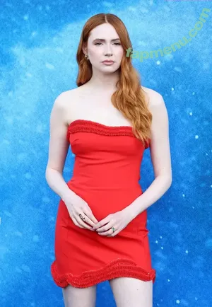 Karen Gillan / karengillan nude photo #0745