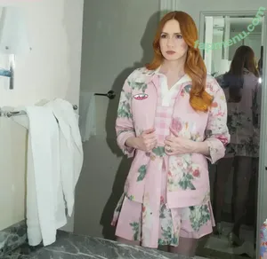Karen Gillan / karengillan nude photo #0755