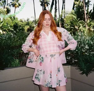 Karen Gillan / karengillan nude photo #0756