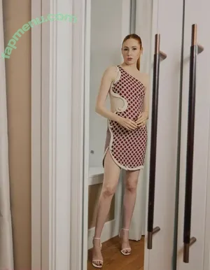 Karen Gillan / karengillan nude photo #0830