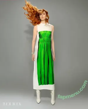 Karen Gillan / karengillan nude photo #0851