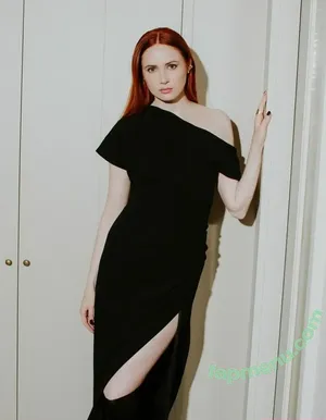 Karen Gillan / karengillan nude photo #0863