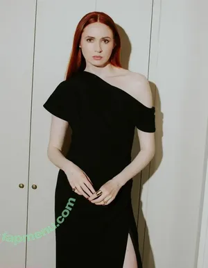 Karen Gillan / karengillan nude photo #0864
