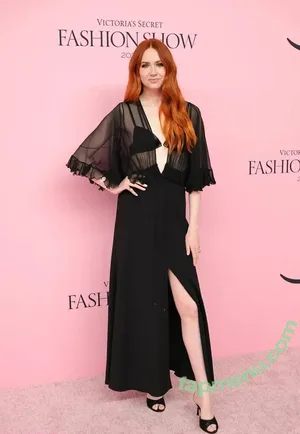 Karen Gillan / karengillan nude photo #0875