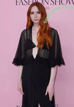 Karen Gillan / karengillan nude photo #0879