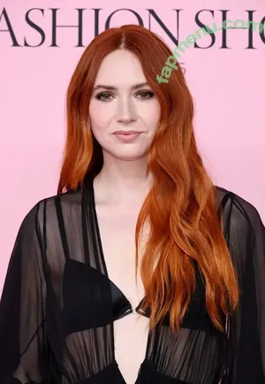 Karen Gillan / karengillan nude photo #0882