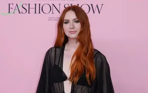 Karen Gillan / karengillan nude photo #0887