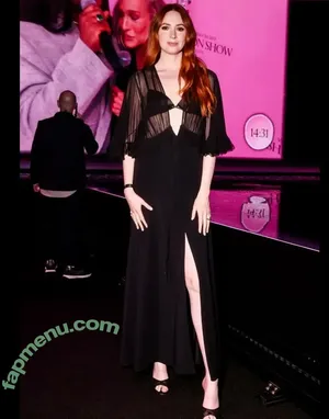 Karen Gillan / karengillan nude photo #0908