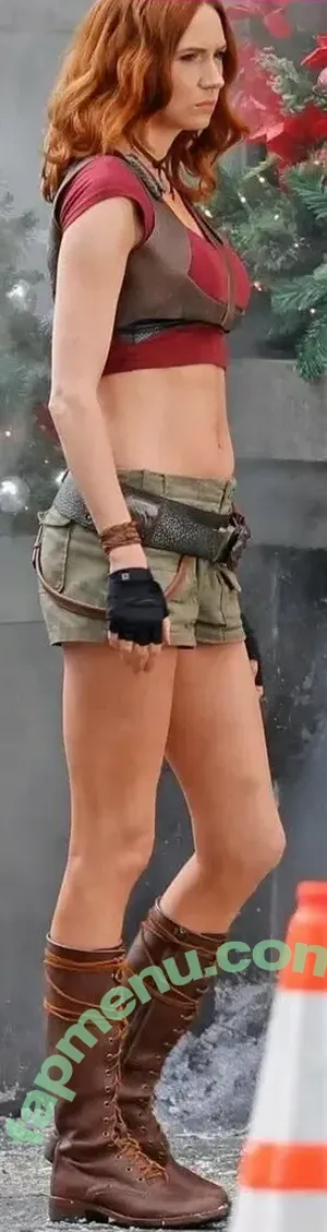 Karen Gillan / karengillan nude photo #0921