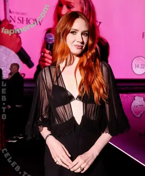 Karen Gillan / karengillan nude photo #0925