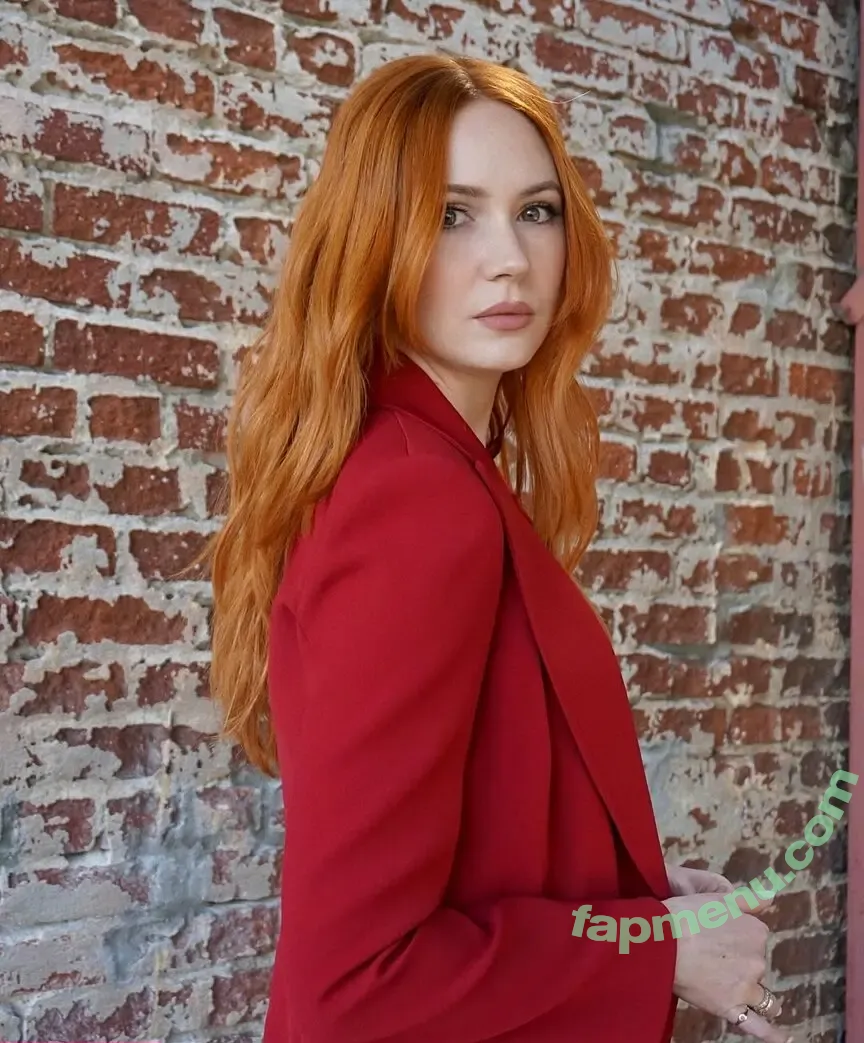 Karen Gillan nude photo #0735 (karengillan)