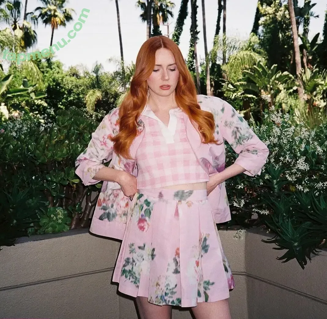 Karen Gillan nude photo #0756 (karengillan)