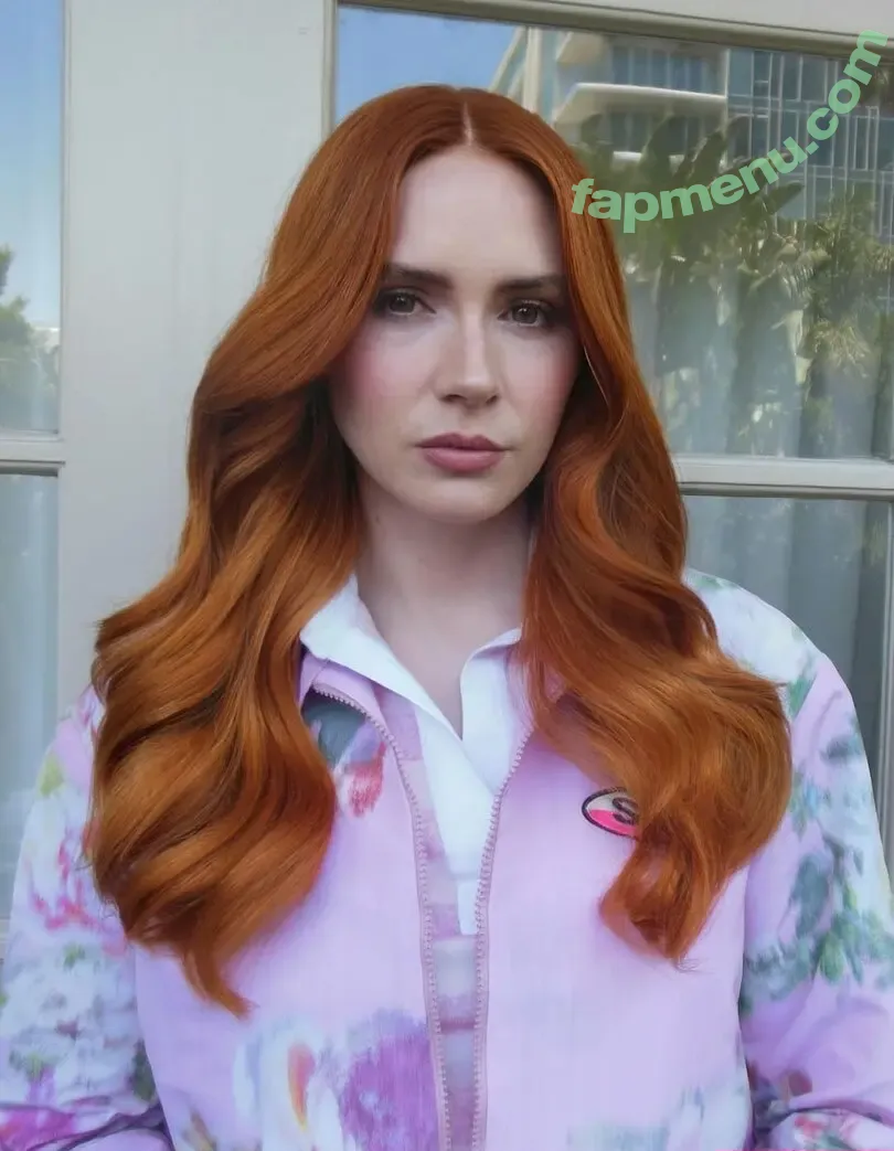Karen Gillan nude photo #0759 (karengillan)