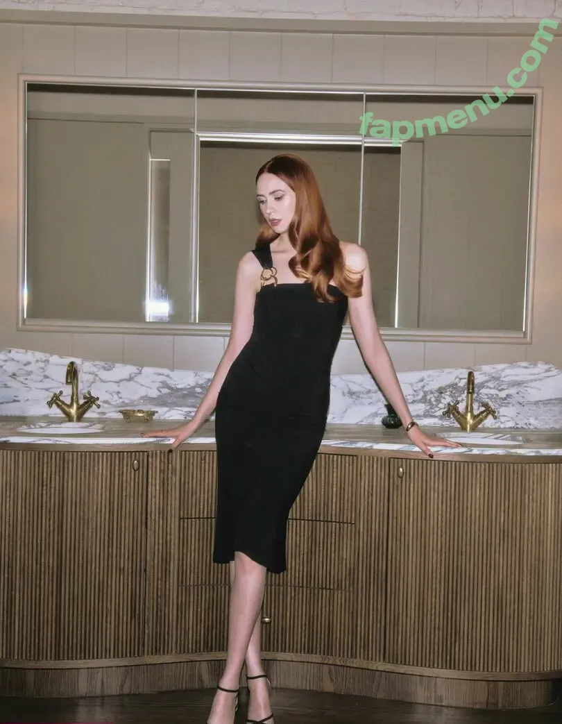 Karen Gillan nude photo #0866 (karengillan)