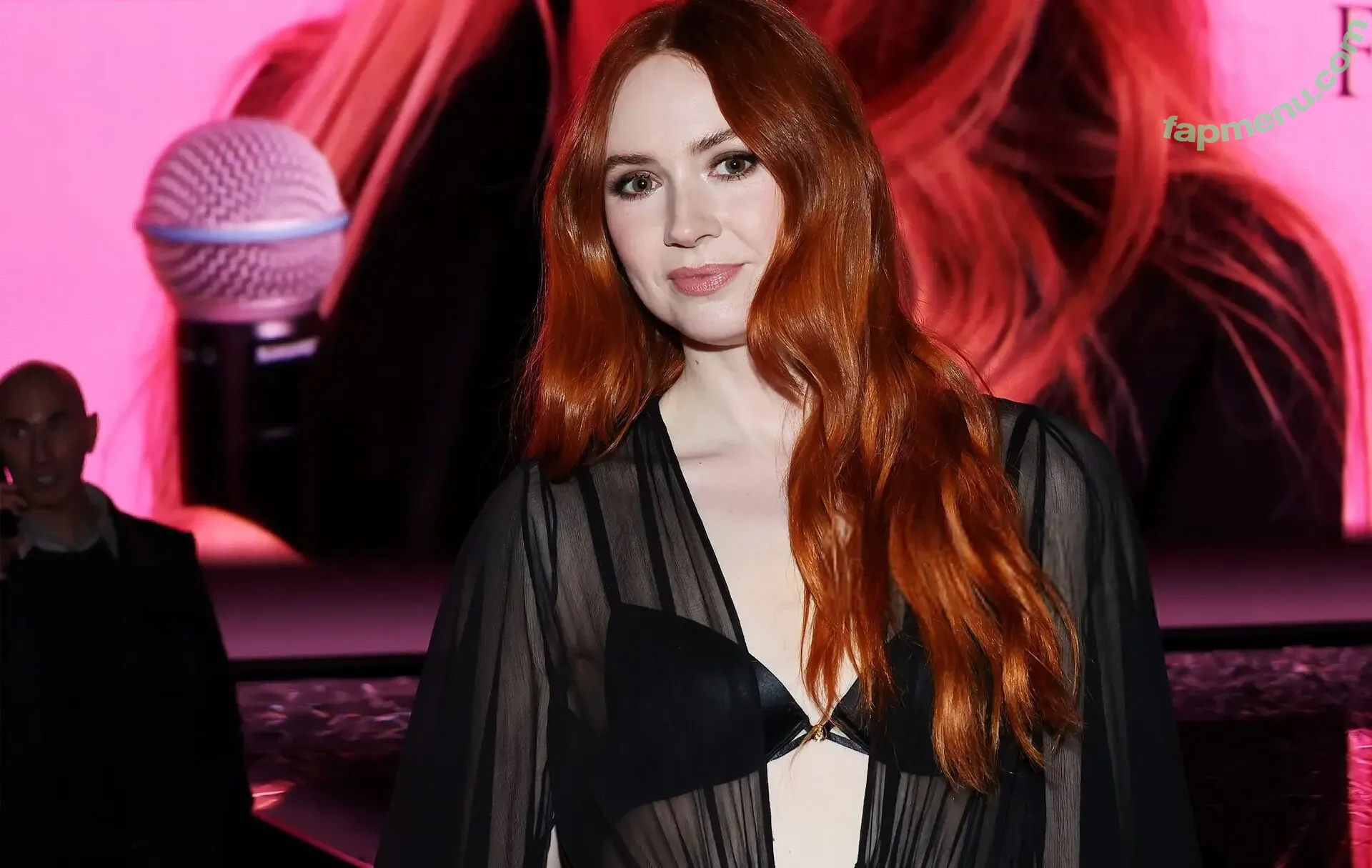 Karen Gillan nude photo #0893 (karengillan)