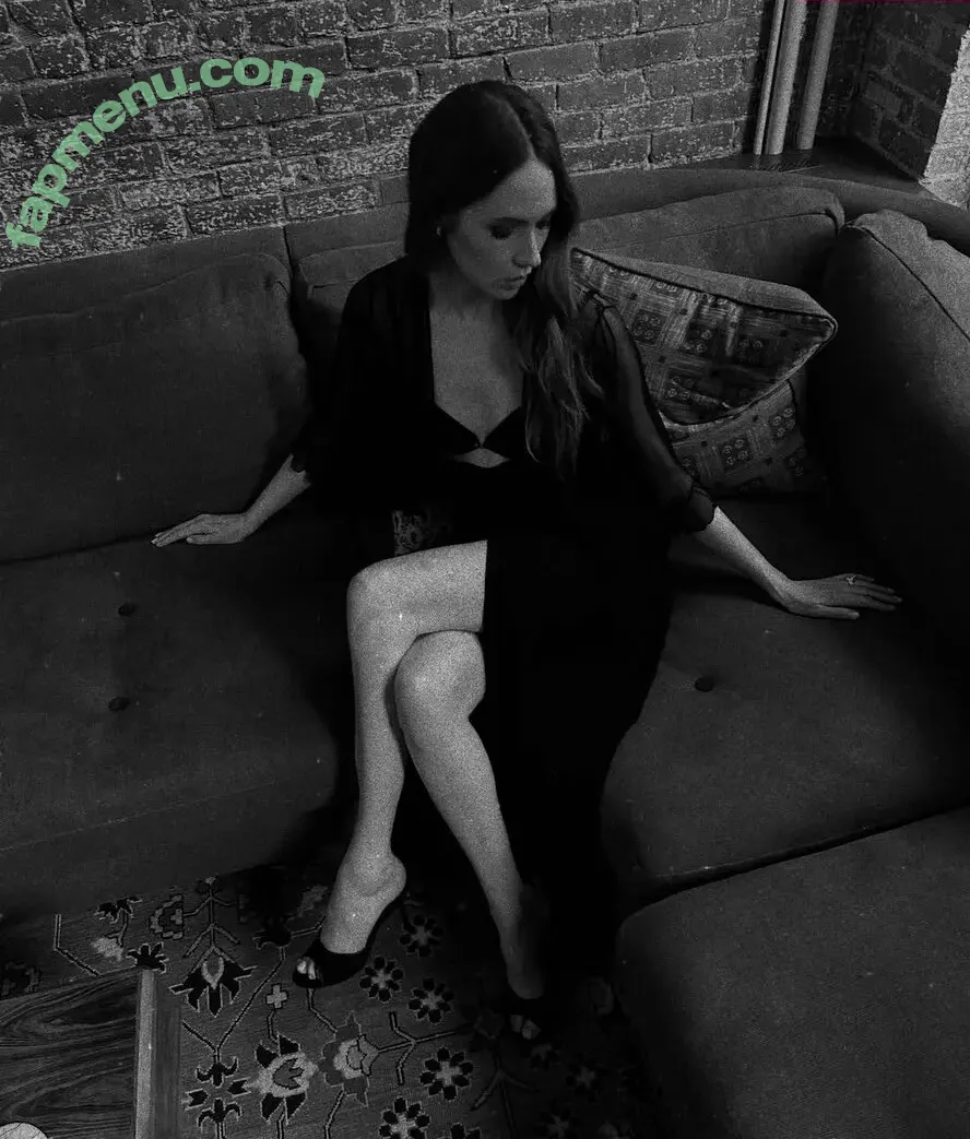 Karen Gillan nude photo #0899 (karengillan)