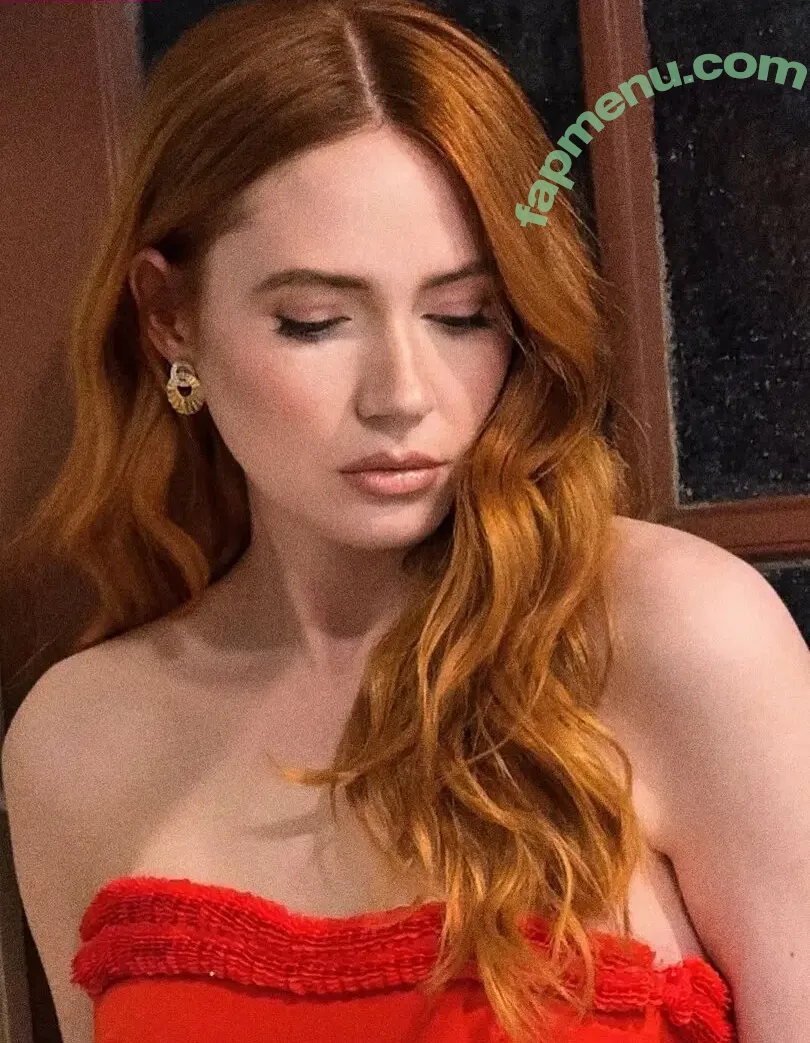 Karen Gillan nude photo #0905 (karengillan)