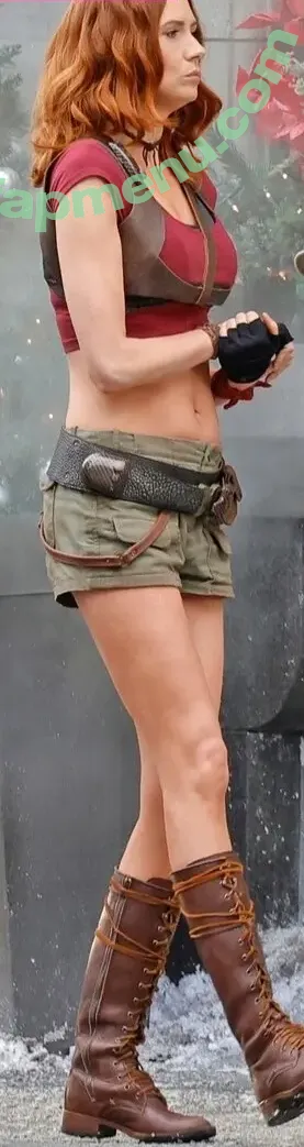 Karen Gillan nude photo #0924 (karengillan)