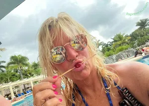 Karen Pennington / Bailey Buttner / Karen Buttner / Karensgalaxy / Martiangirl / Martiangirl1 / karen.buttner nude photo #0015