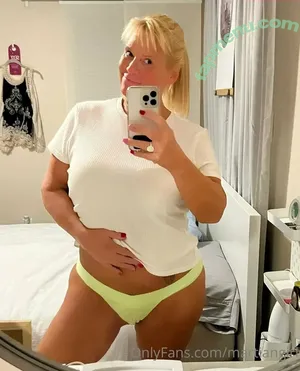 Karen Pennington / Bailey Buttner / Karen Buttner / Karensgalaxy / Martiangirl / Martiangirl1 / karen.buttner nude photo #0097