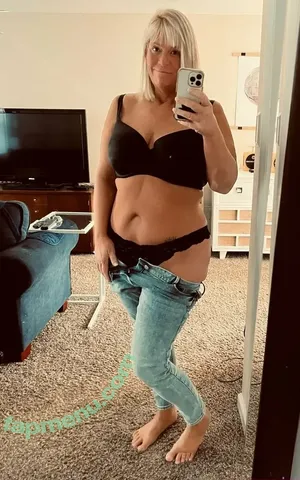 Karen Pennington / Bailey Buttner / Karen Buttner / Karensgalaxy / Martiangirl / Martiangirl1 / karen.buttner nude photo #0106