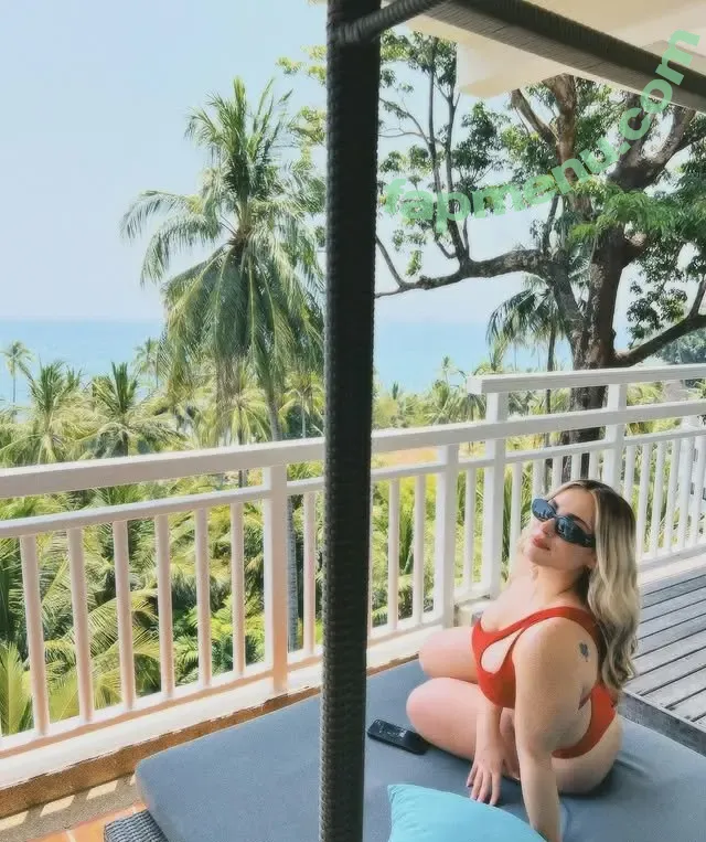 KarenAR nude photo #0001 (Bakersfield Hyundai Karen / ar.k24 / karen_acosta24)