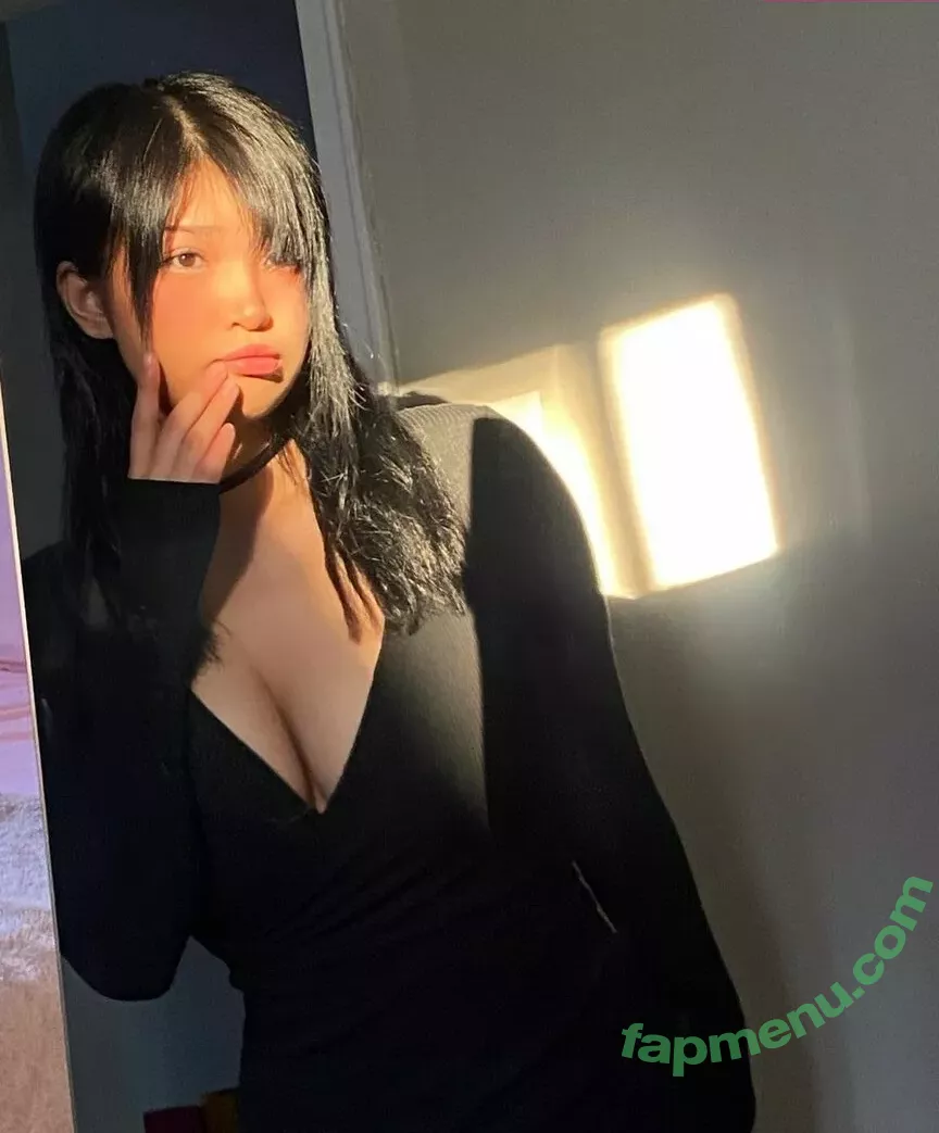 Karenxtran nude photo #0006 (Strawberry.bunni / seunnngmiii)