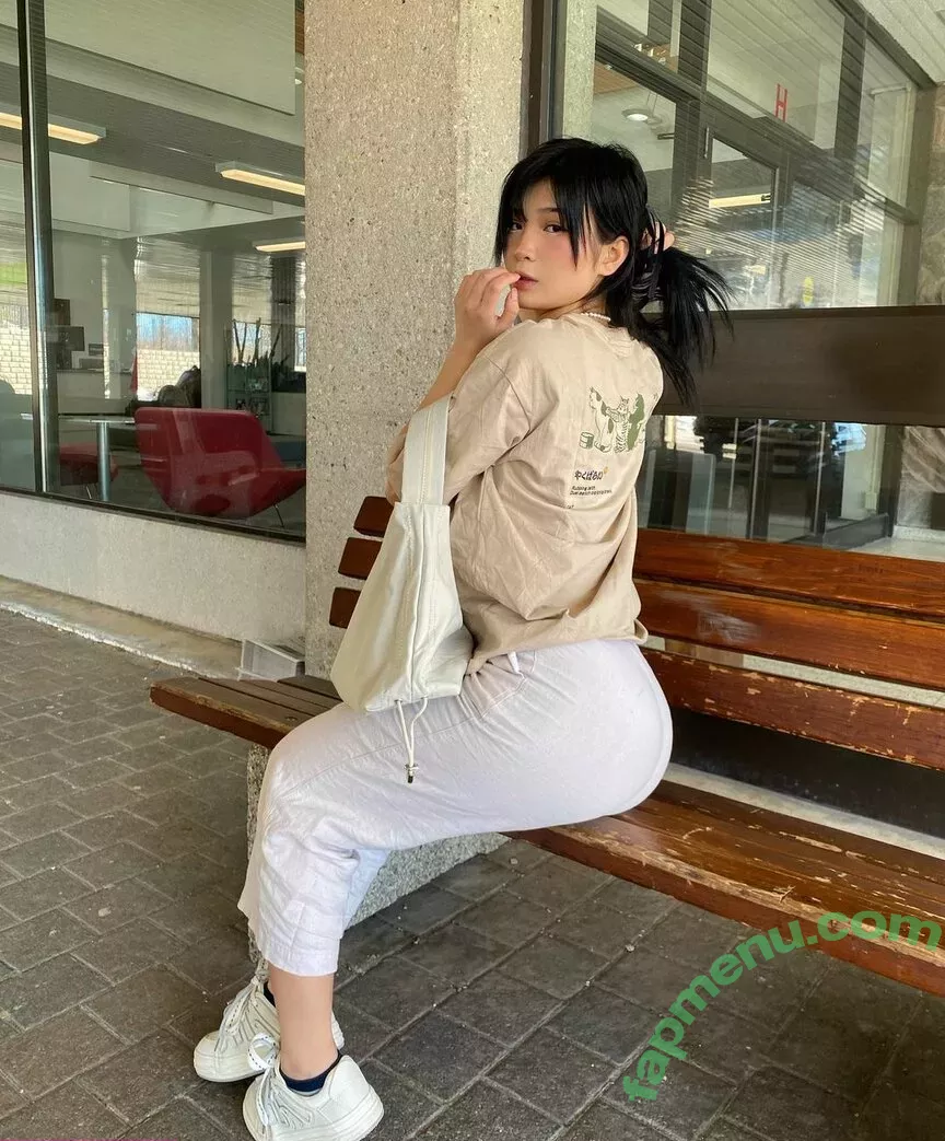 Karenxtran nude photo #0017 (Strawberry.bunni / seunnngmiii)
