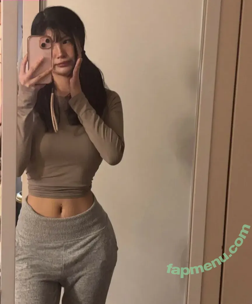 Karenxtran nude photo #0125 (Strawberry.bunni / seunnngmiii)