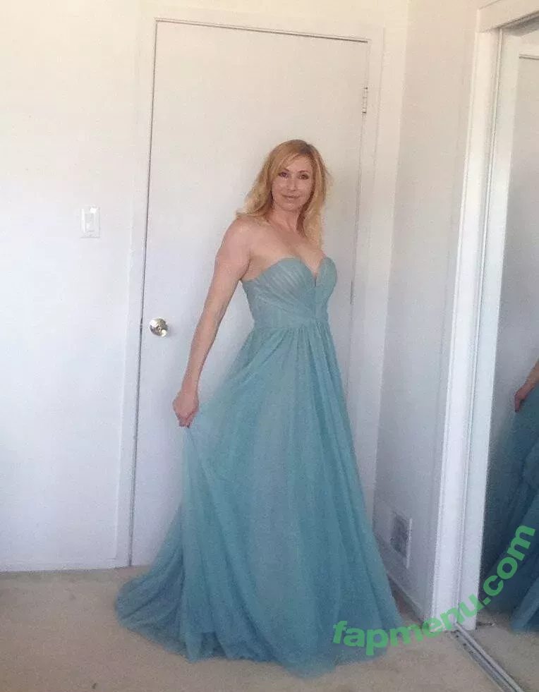 Kari Byron nude photo #0046 (KariByron / therealkaribyron)