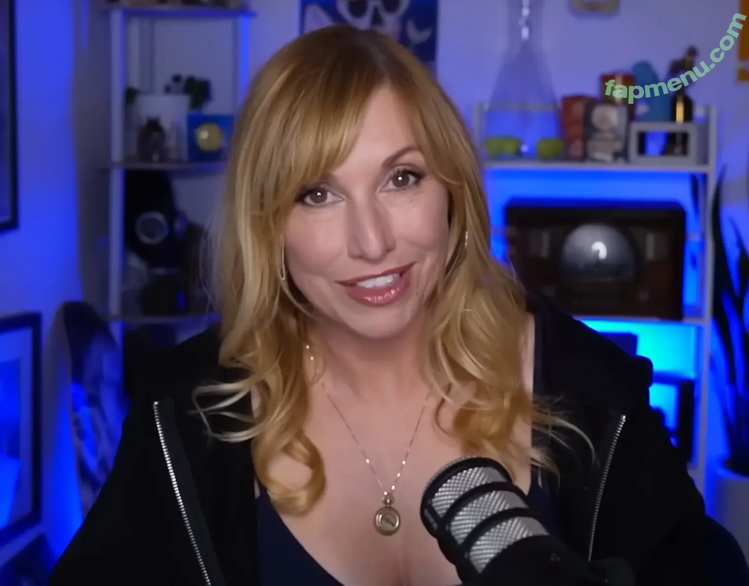 Kari Byron nude photo #0194 (KariByron / starbyron0 / therealkaribyron)