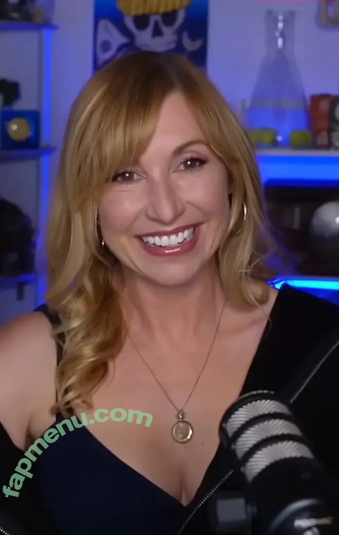 Kari Byron nude photo #0196 (KariByron / starbyron0 / therealkaribyron)