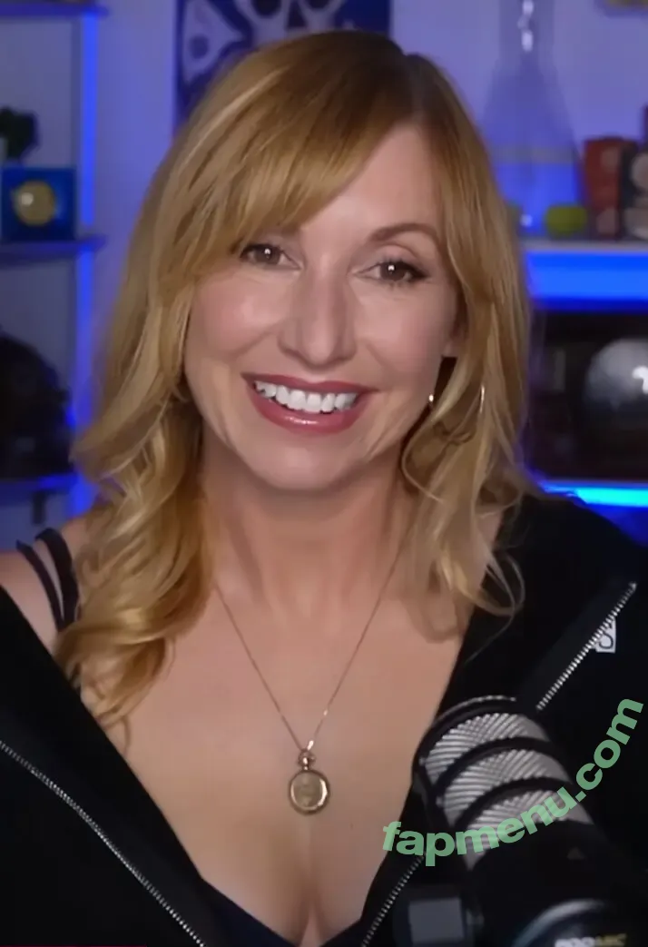 Kari Byron nude photo #0200 (KariByron / starbyron0 / therealkaribyron)