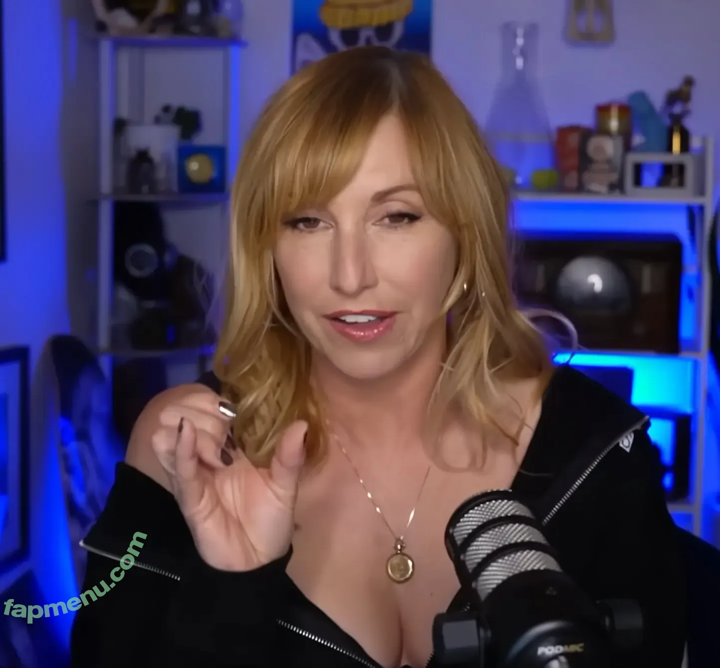 Kari Byron nude photo #0202 (KariByron / starbyron0 / therealkaribyron)