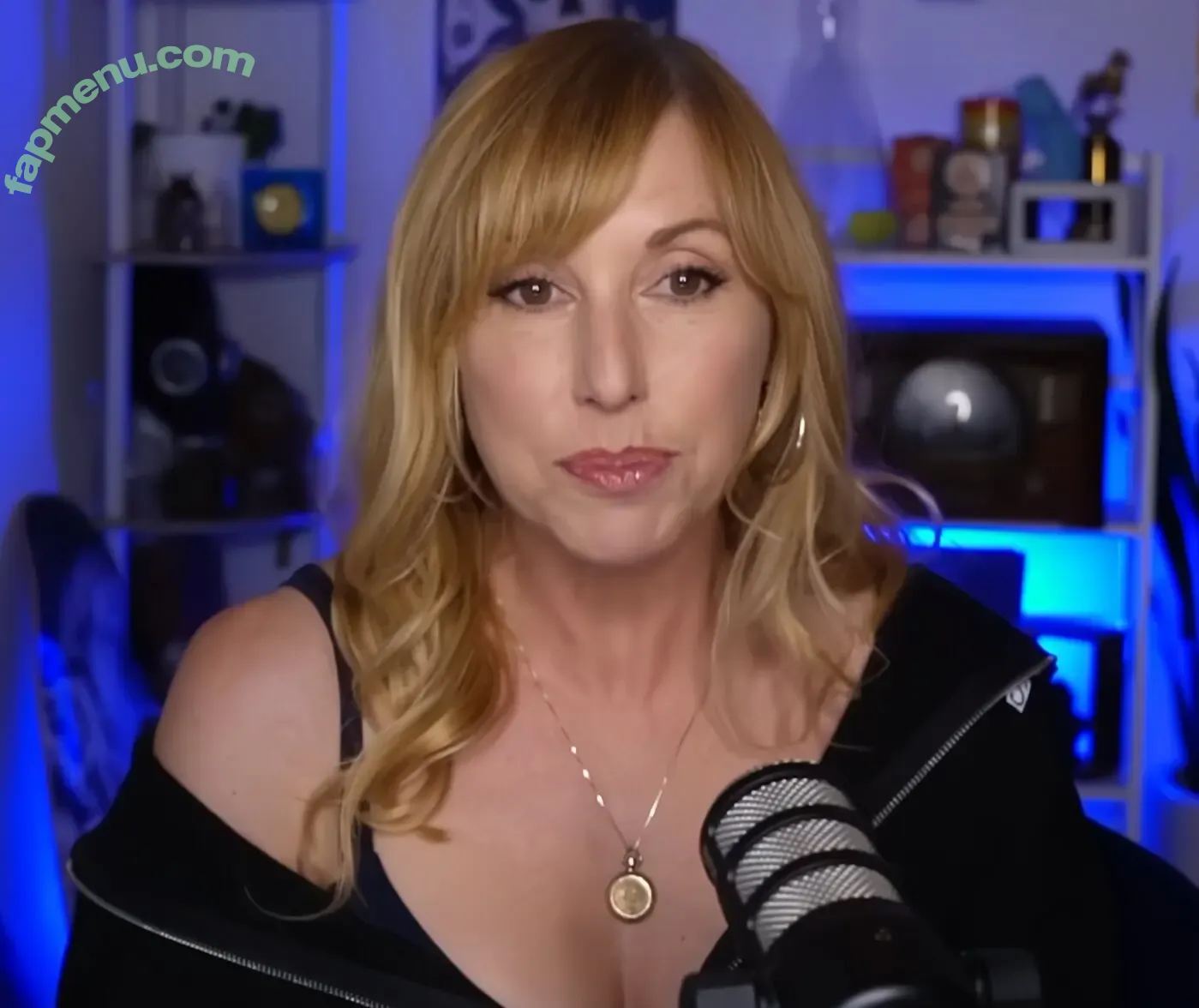 Kari Byron nude photo #0203 (KariByron / starbyron0 / therealkaribyron)