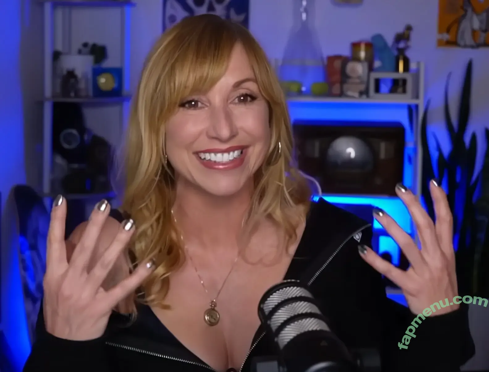 Kari Byron nude photo #0204 (KariByron / starbyron0 / therealkaribyron)