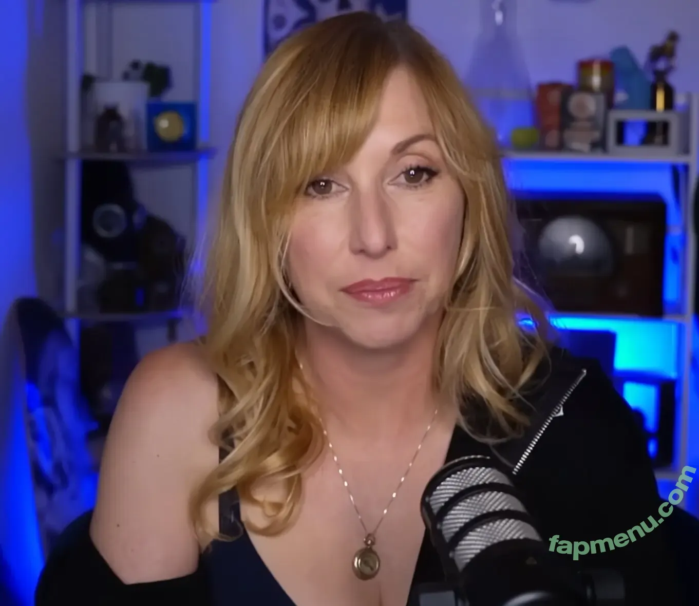 Kari Byron nude photo #0207 (KariByron / starbyron0 / therealkaribyron)