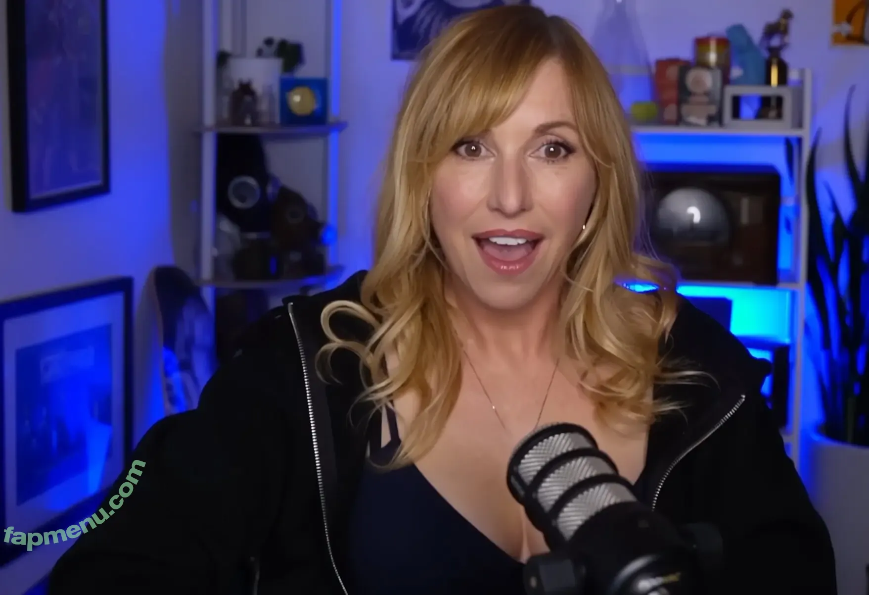 Kari Byron nude photo #0209 (KariByron / starbyron0 / therealkaribyron)