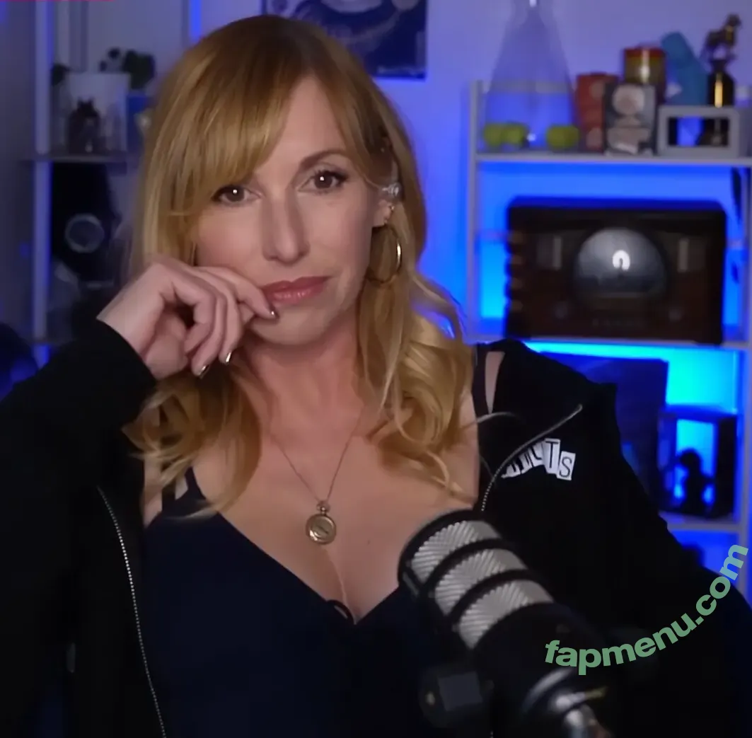 Kari Byron nude photo #0210 (KariByron / starbyron0 / therealkaribyron)