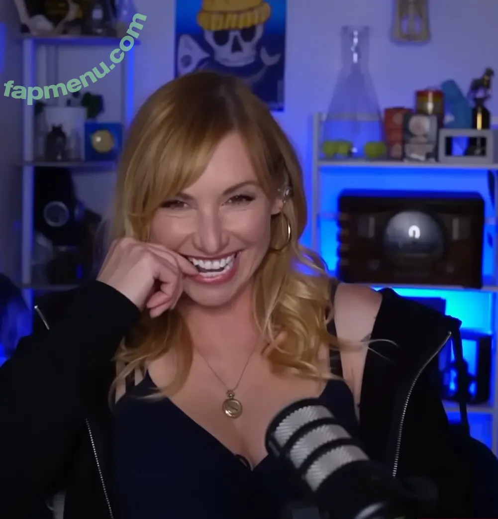 Kari Byron nude photo #0212 (KariByron / starbyron0 / therealkaribyron)