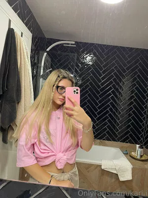 Kari.i nude photo #0031