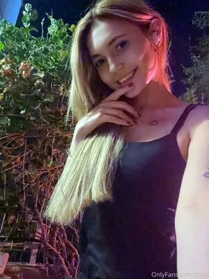 Kari.i nude photo #0125