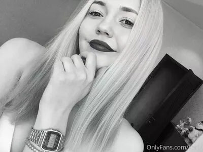 Kari.i nude photo #0130